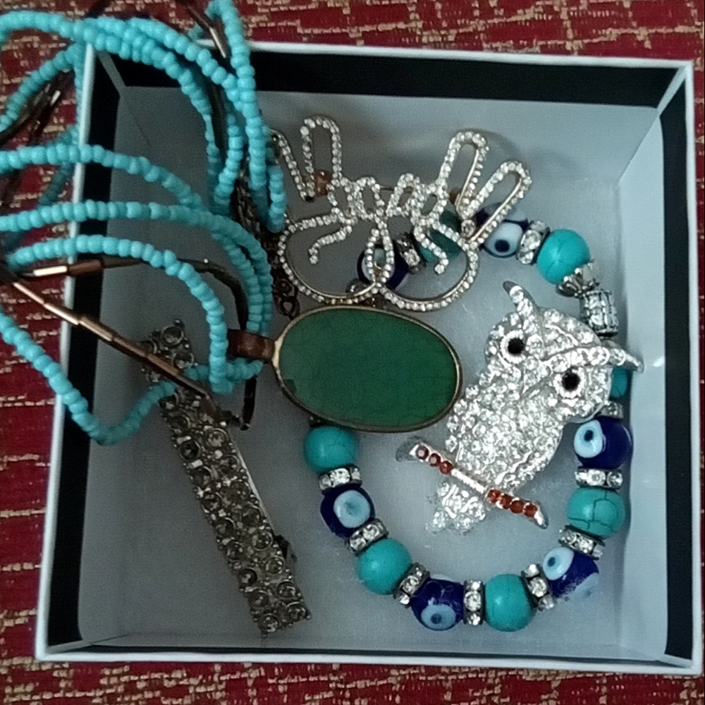 NEWOT💥 Evil Eyes Bracelet, Green Stone Pendant Necklace and 2 Brooches Set